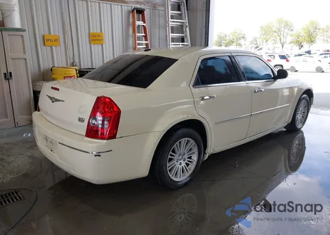 2010 Chrysler 300 Touring/Signature Series/Executive Series from USA, damaged, VIN 2C3CA5CV6AH306815